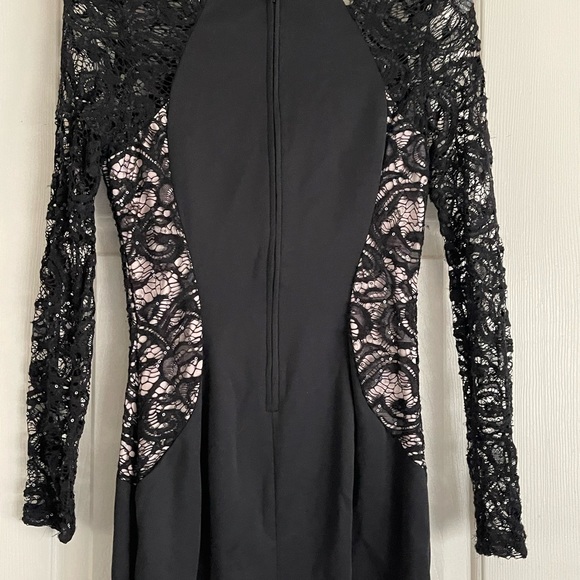 Black and lace knee length dress - Picture 3 of 3